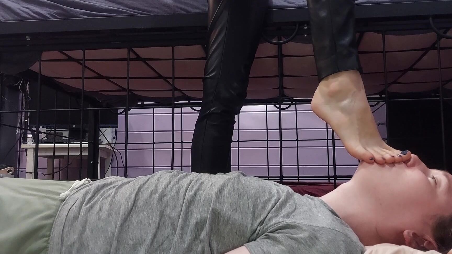 Mistresspriest Head And Throat Trampling And Body Jumping