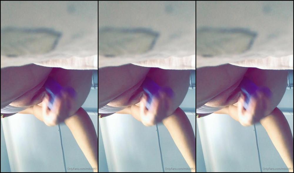 mikki951-19-01-2020-129464748-just-a-little-squirt