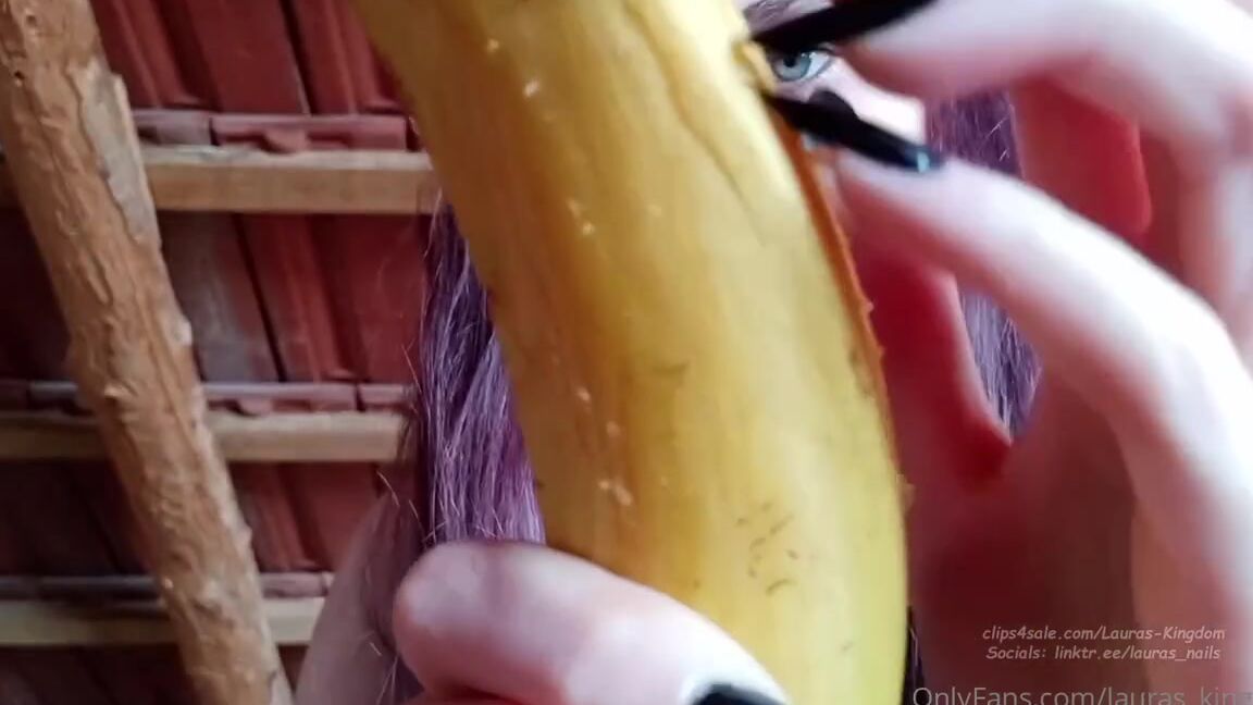Lalalaura Nicknamed Lauras Kingdom 05 22 2024 Onlyfans Video Aisha Black Nails Banana Scratch