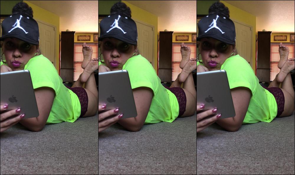 Deedeericanfeet Gm My Favorite Ppl Here Is A Request For Wiggling Soles In The Pose