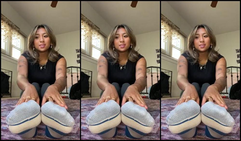 Asiansmartsoles Onlyfans If I Were Your Gym Teacher Would You Be Sneaking Sniffs Of My Feet During Class Haha Mp
