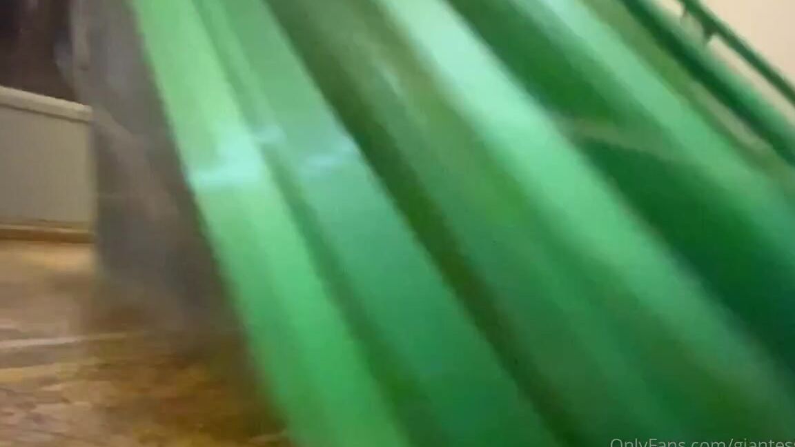 Giantess Tara Nicknamed Giantesstara 02 01 2021 Onlyfans Video A Commercial For Feet And Popcorn Non Nude