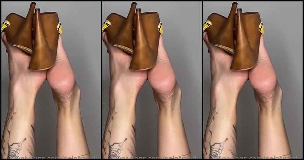 Solesmad Fetish Queen Aka Solesmadvip Onlyfans These Sexy Views Of My Danglin In Mules Drooling For Your Queen Love You