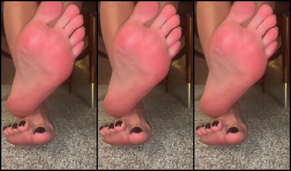 Vixenarches Onlyfans Sock Removal And Jeweled Sandal Try