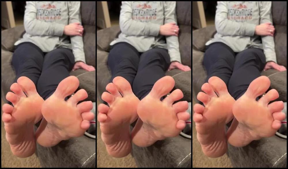 Solemate91 Nicknamed Solemate91 Onlyfans I Wish You D Play With My Feet And Maybe Suck On My Toes While We Watch