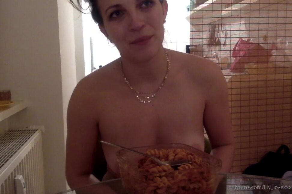 Lily Lovexxx Eating A Realistic Dinner With Me
