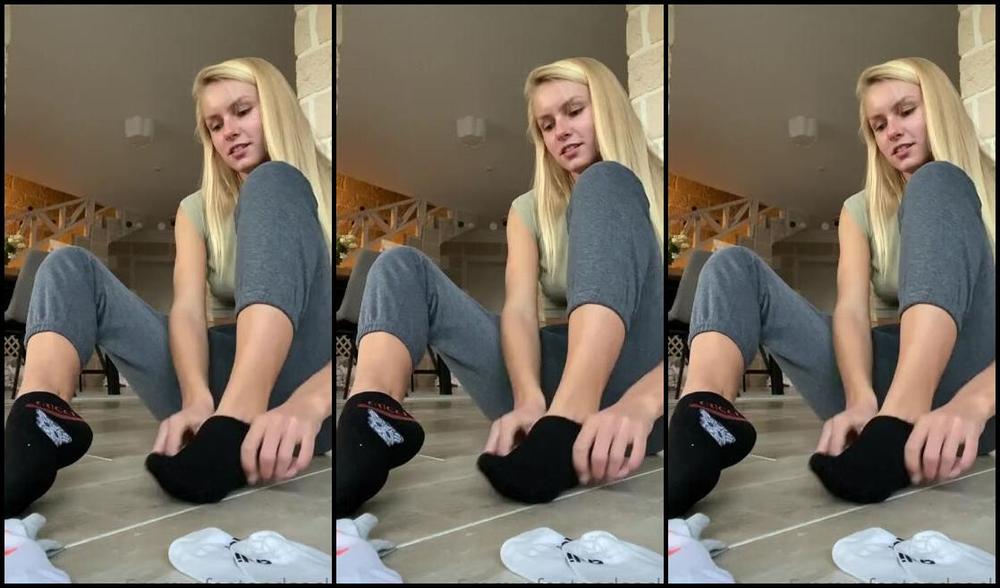 Emmysfeetandsocks Aka Emmyfeetandsocks Onlyfans New Socks Tryp