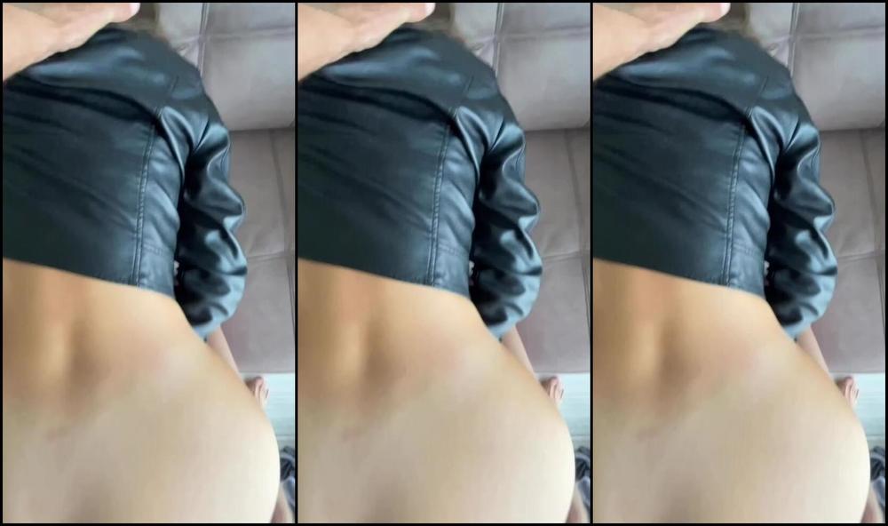 yoyagrey-20-06-2021-2140374403-i-just-caught-daddy-jerking-off-and-i-had-to-help-myself-with-his-hard-dick-this-vid