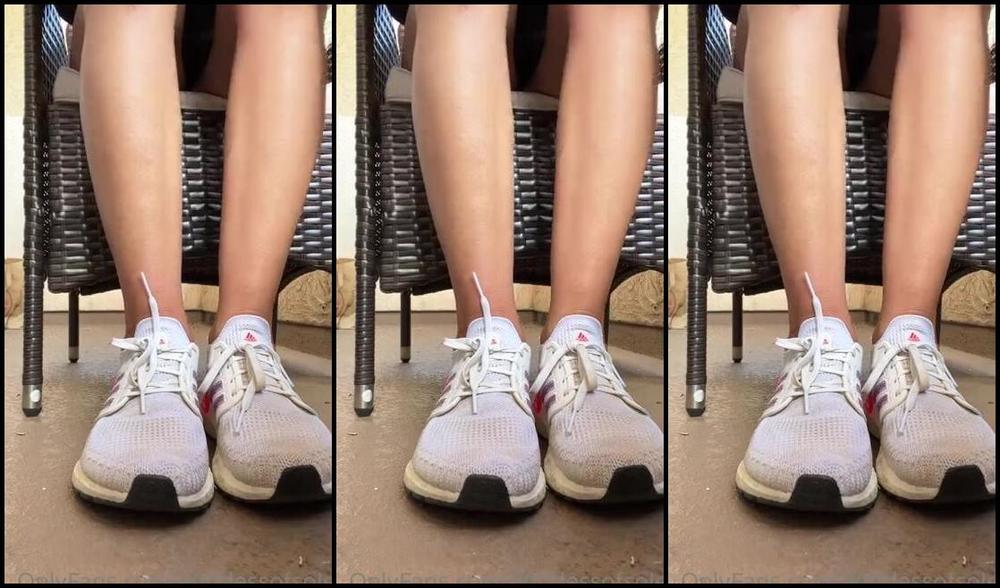 G0Ddessofsoles Nicknamed G0Ddessofsoles Onlyfans Video Post Workout Shoesock Removal