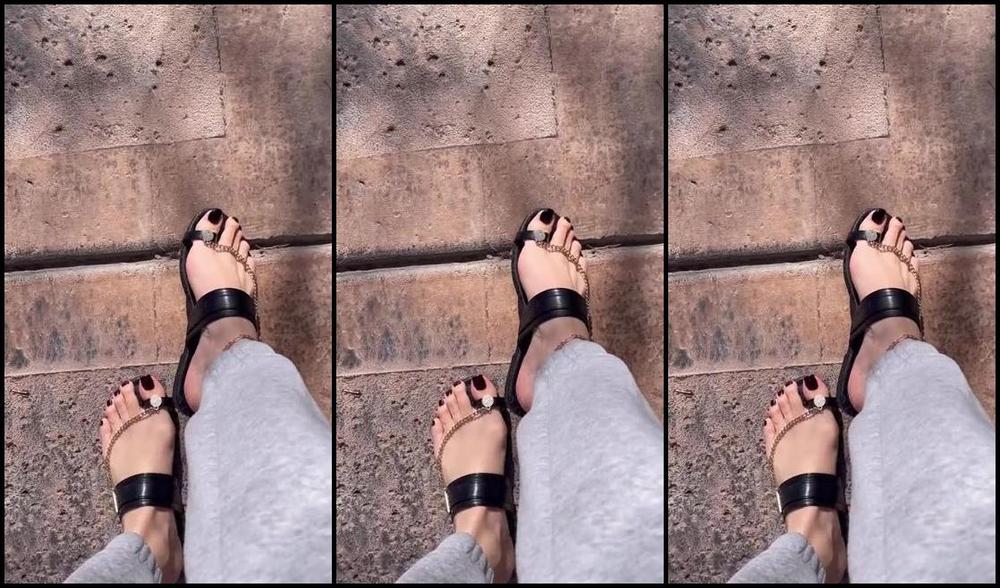 Nicholeivory Onlyfans If We Went On A Walk Together Would You Just Keep Staring At My Feet