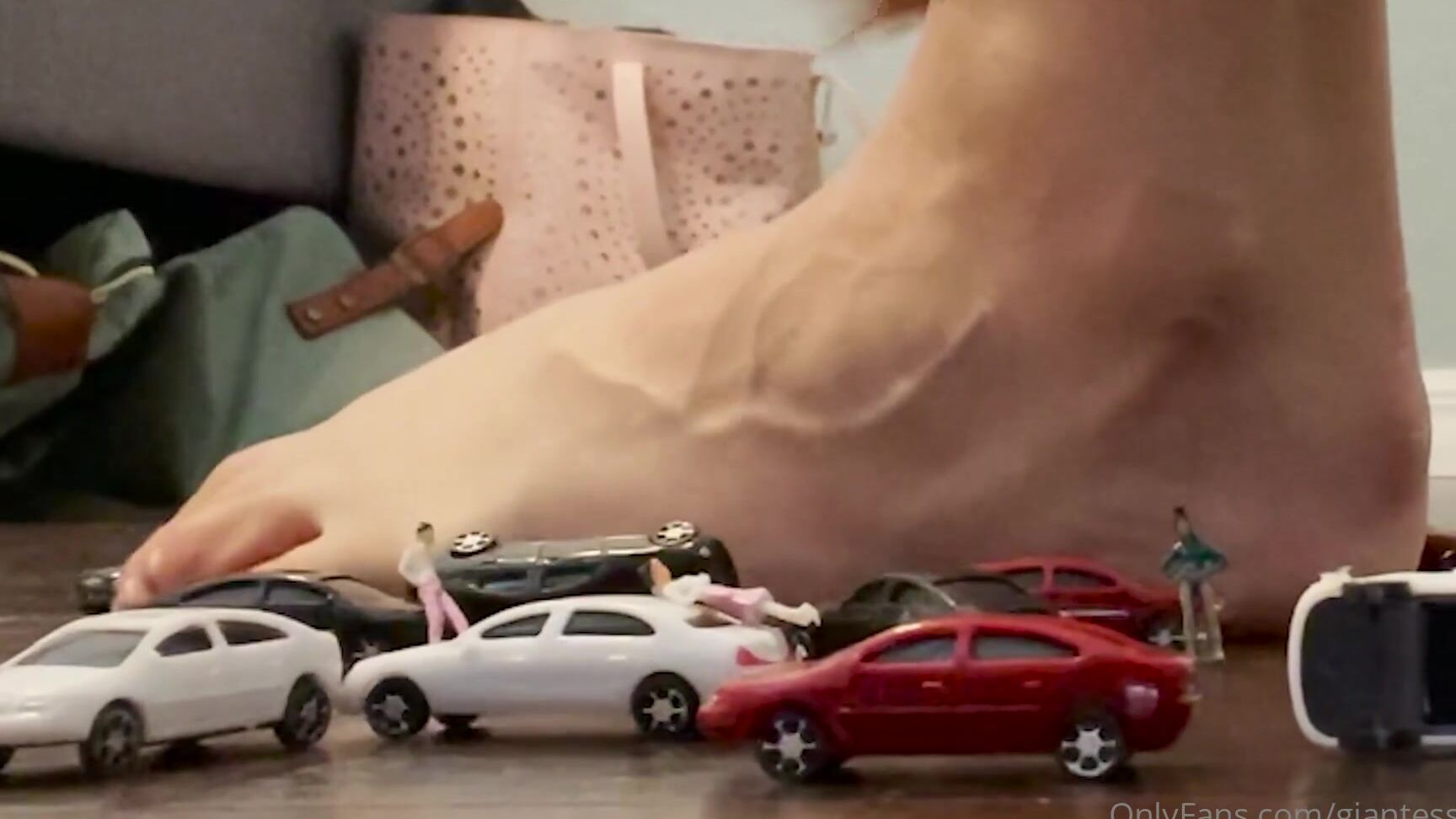 Giantessclips Street Magic Starring Mia Hope For More Mia Visit Https Onlyfans Com Miaxhope Tags F