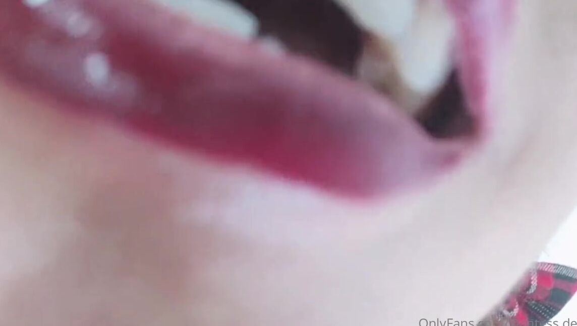 Giantess Debora Nicknamed Giantess Debora Onlyfans Debora Moore School Girld Teasing Gummy Bears Full Video 9Min