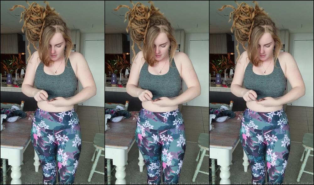 thelovelyisla-01-07-2020-485328853-hey-just-trying-on-some-clothes.-