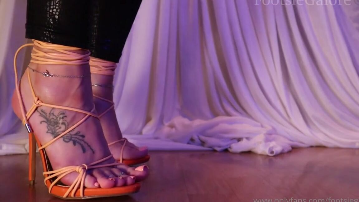 Footsiegalore Onlyfans Monday Motivation Dancing And Kicking Off My Heels Into A New Week Let S Make This One A Really