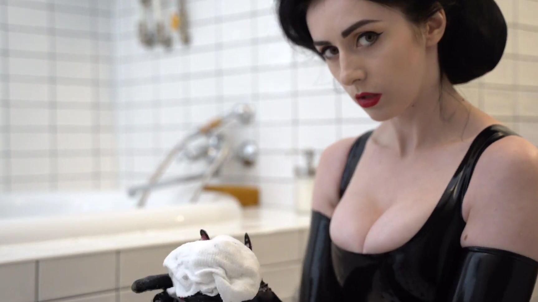 Domestic Service Maid, Glove Fetish, Latex, Liquid Latex, Maid Fetish the-maid-in-latex-washes-the-floor ManyVids