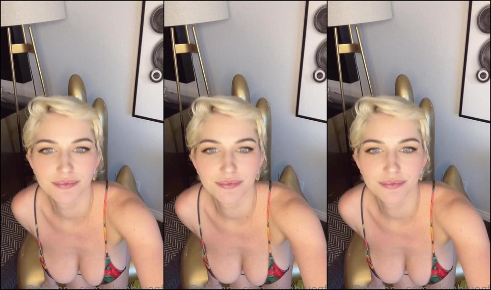 Skyebluegfe Watch Me Have Lots Of Fun On This Uniquely Shaped Chair