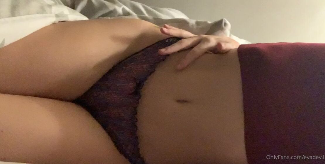 Eva De Vil Video A Little Tease Before Bed December