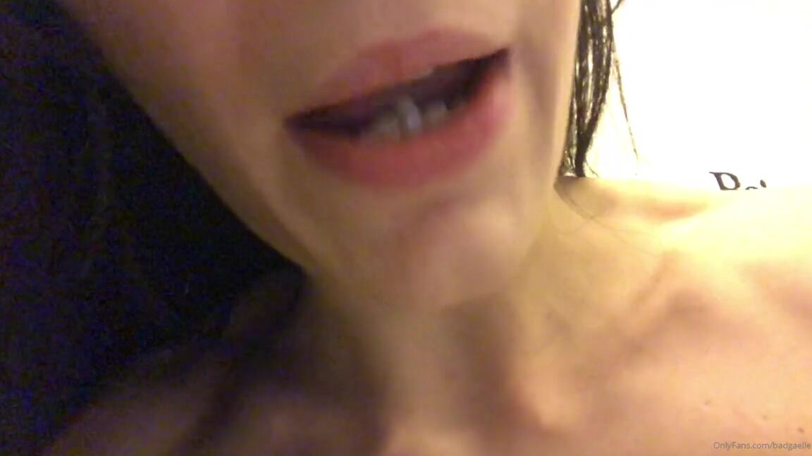 Goddessgaelle Nicknamed Badgaelle Onlyfans Ouvre La Bouche Elle Est Si Dlicieuse