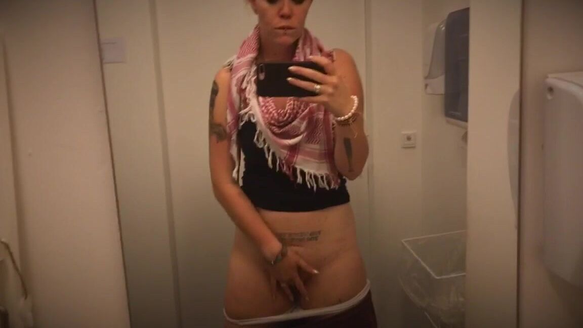 Misselly College Bathroom Cummies