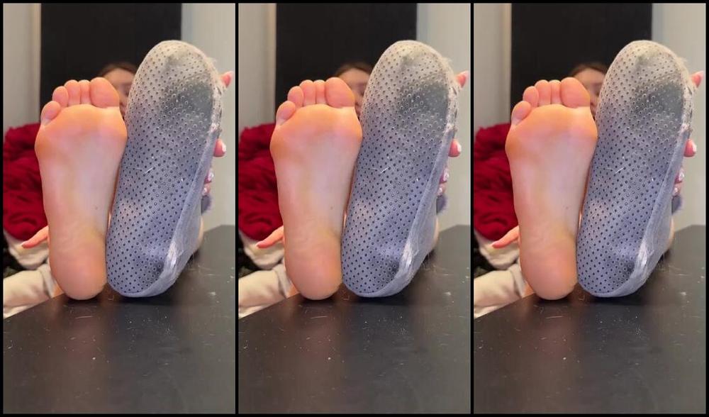 Goddess Aven Aka Aventurinex Onlyfans The Oil Makes My Feet Look Even Hotter Than They Are Don T U Agreep