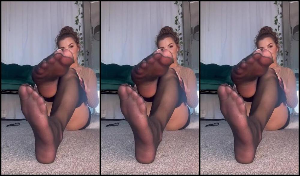 The Queen Of Sole Aka Missesdiscreets Onlyfans It S Time To Take Off My Stockings