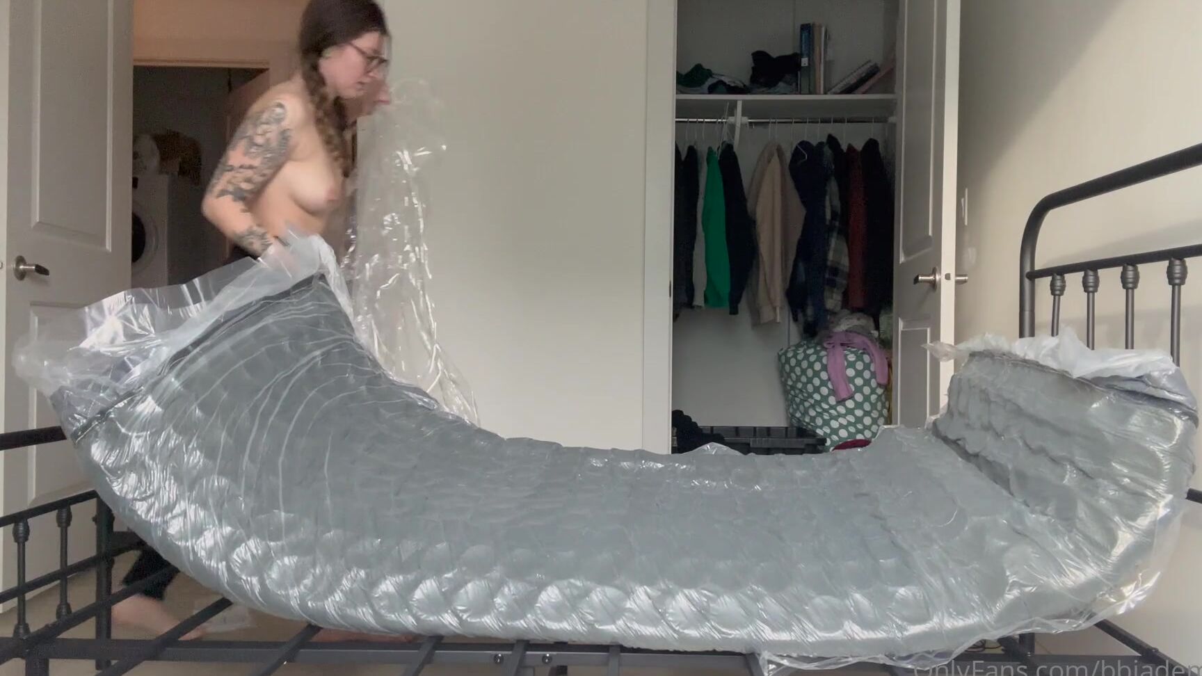 Bbjademoon A Little Unboxing I Can T Wait To Film On My New Bed With This Amazing Lighting My Clo