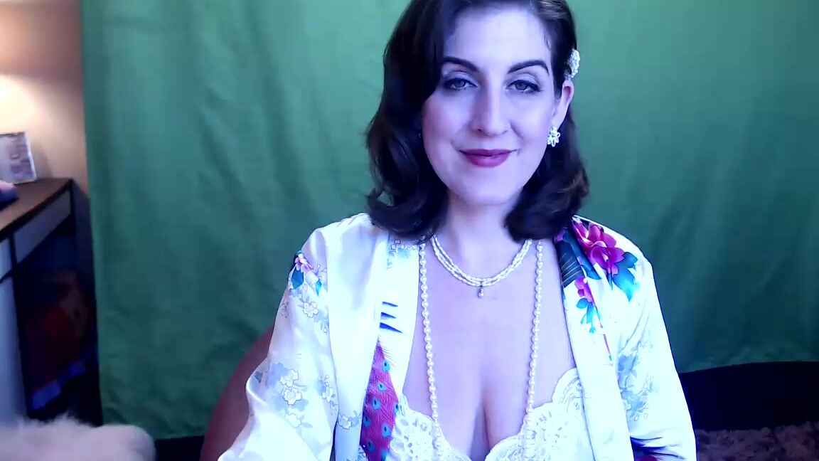 Ms Tomorrow Nicknamed Dommetomorrow Onlyfans Stream Started At 12052020 0832 Pm Opening A New Gift Having A Little Chat With A Cute