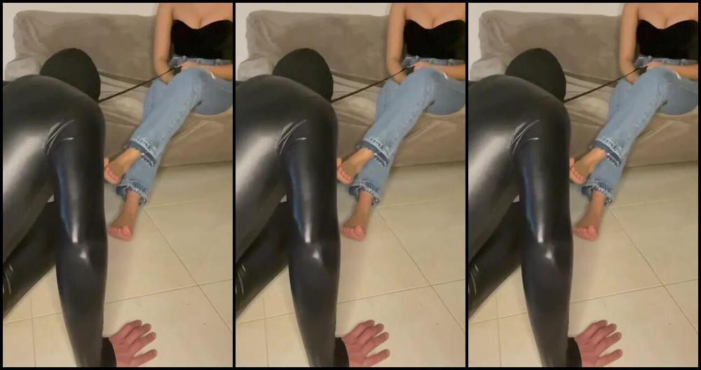 Its Queen Kylie Aka Its Queenkylie Onlyfans Look How My Doggy Is Sniffing And Licking My Feet He Said It Was The Best Day Of His Life To Buy 81K