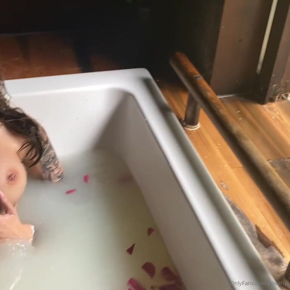 jakeshyy-19-02-2020-154448187-snxke-is-so-natural-its-actually-breath-taking-i-actually-couldn-t-hold-back-from-moaning