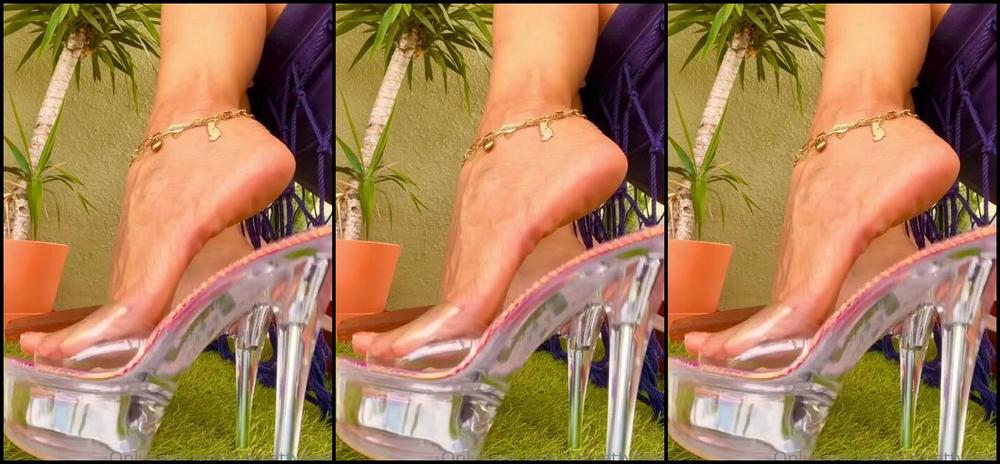 Laprettyfeet4 Nicknamed Laprettyfeet4 Onlyfans My Veiny Feet Turning You On