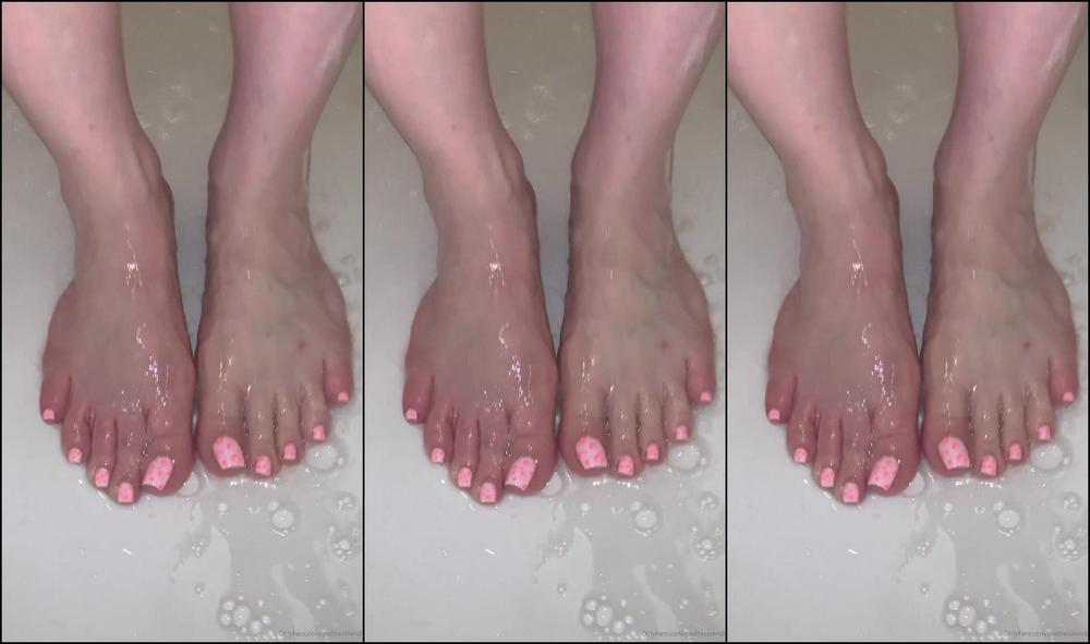 Goddessfendi 185829357 03 20 2020 Wash Your Hands And Feet