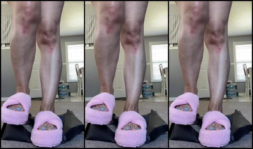 Deedee Nicknamed Deedeericanfeet 02 16 2025 Onlyfans Video Gm As Requested Let Me Crush This Box In These Cute Slippers