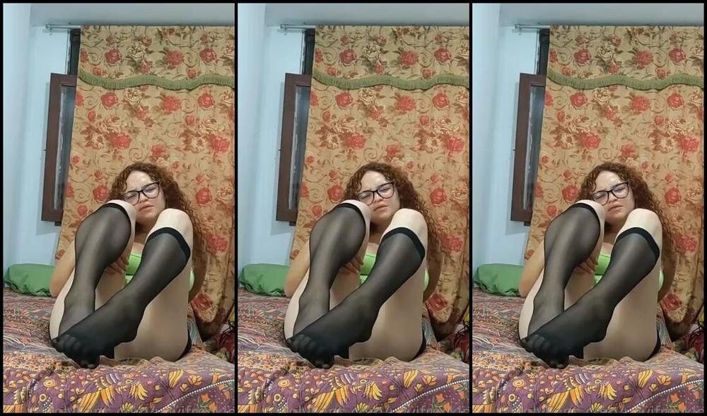 Yayifreckles Nicknamed Yayifreckles Onlyfans A Delicious Video In Nylon Stockings And These Delicious Poses I Know You Like R1