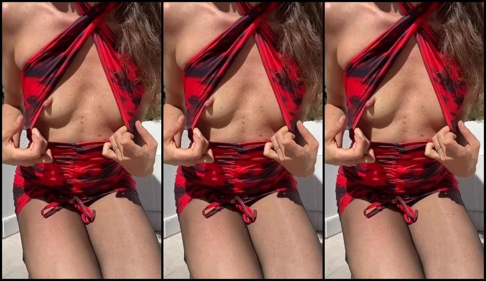 Heidi Bailey Official Nicknamed Heidi Bailey Official 12 24 2024 Onlyfans Video With My Red Dress Have A Magic Merry Christmas