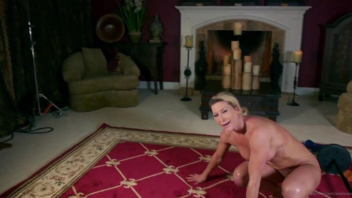 Arielxoxo Nicknamed Arielxoxo Onlyfans Get Your Leg Workout Done With Me Get Your Gains Too Swoll To Control