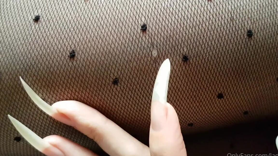 Lady Left Nicknamed Ladyleft 07 30 2020 Onlyfans Video Just My Pointed Index Nail At Its Longest Last Week Fingering A Little Hole In My F75N