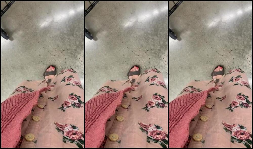 Gia Hottest Nicknamed Giaglows Onlyfans 05 12 2023 For My Birky Lovers Public Play In A Grocery Store