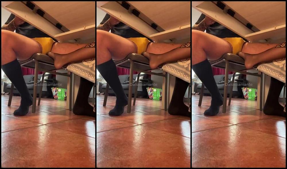 Daliadiamante Vip Club Nicknamed Daliadiamantevip 05 05 2025 Onlyfans Video Ti Piace Come Gioco Sotto Il Tavolo Mi Piace Molto Fare Piedino Do You Win