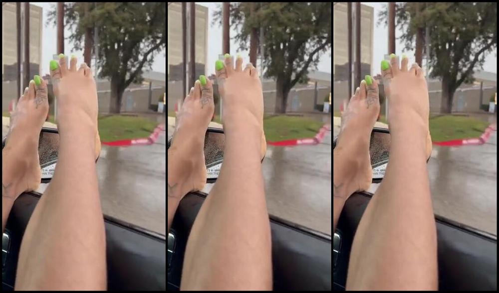 Zafeet Nicknamed Zafeetllc 12 31 2024 Onlyfans Video Pouring Down Raining On My Sexy Feet