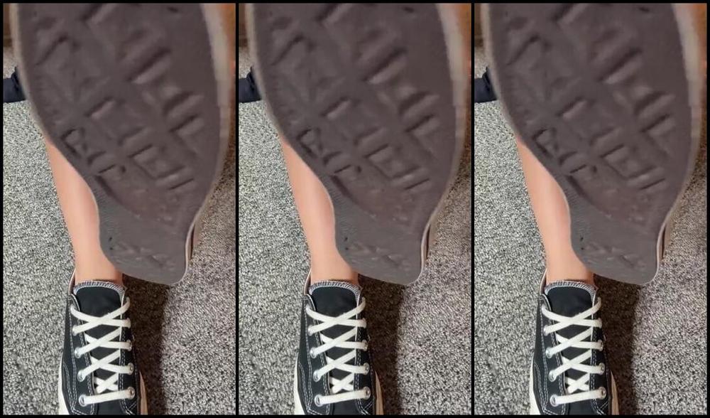 Melaaniexo Nicknamed Littlemelaniexo 10 29 2024 Onlyfans Video Taking Off My Converse With No Socks