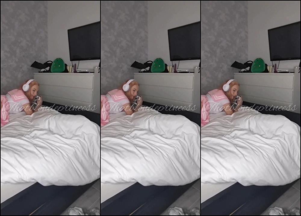 "Thatblondeprincess" blonde, milf, socks, sexy gamer, gamer Gaming no pussy ASMR tape manyvids