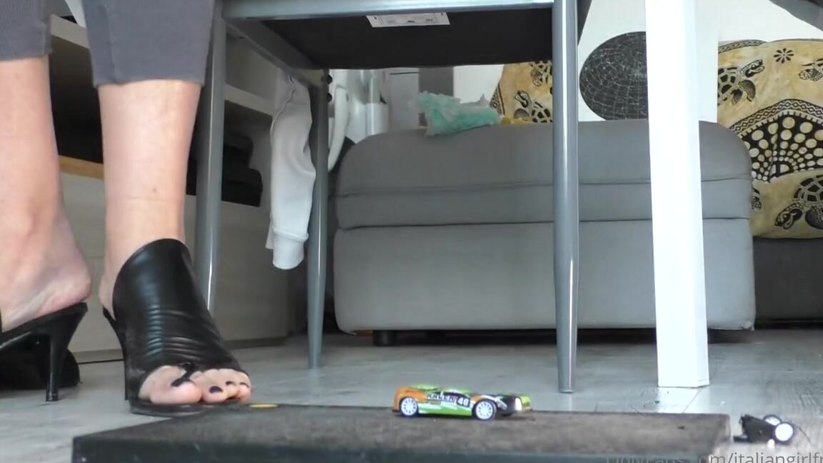 Italian Girlfriend Nicknamed Italiangirlfriend 07 14 2022 Onlyfans Video My Black Sabot Can Manage Very Well These Tin Toy Cars