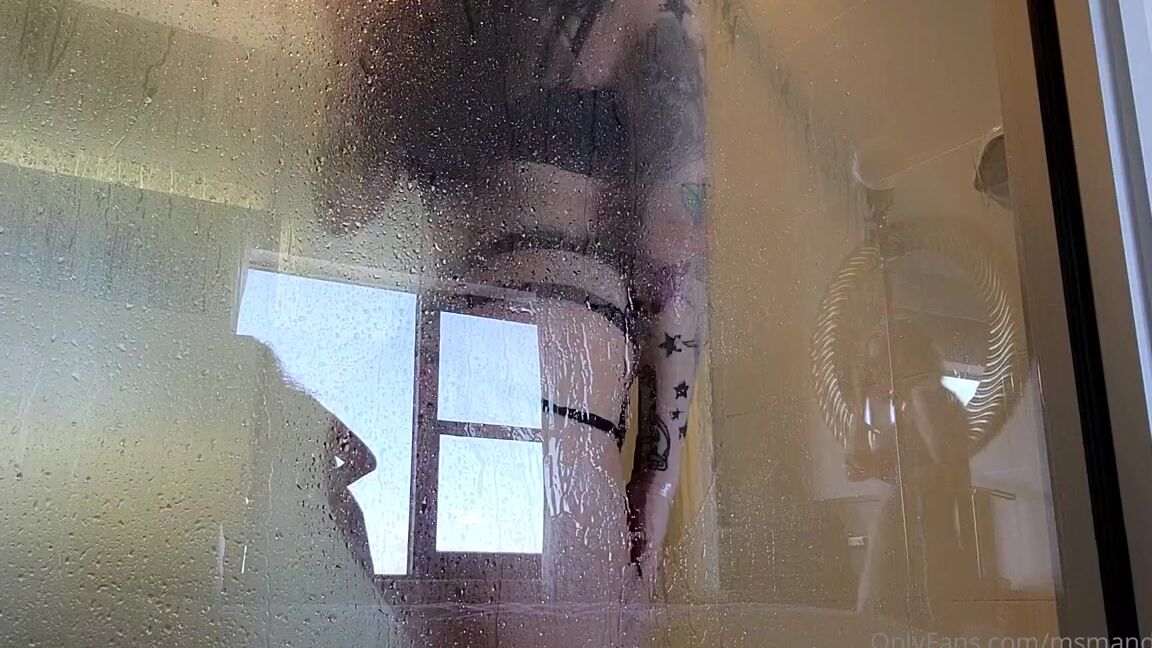 Msmanda Nicknamed Msmandahfx Onlyfans Starting Your Morning Off With Some Bts From The Shower Shoot 690092