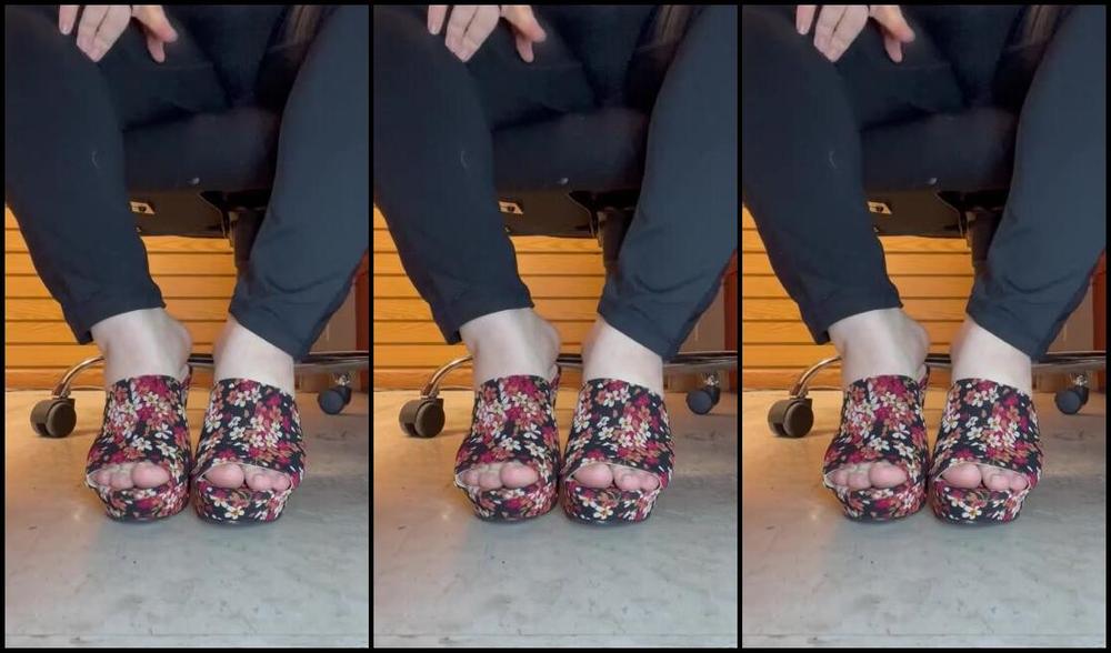 Fattyfeet420 Nicknamed Fattyfeet420 02 09 2023 Onlyfans Video Still Loving These Flower Heels