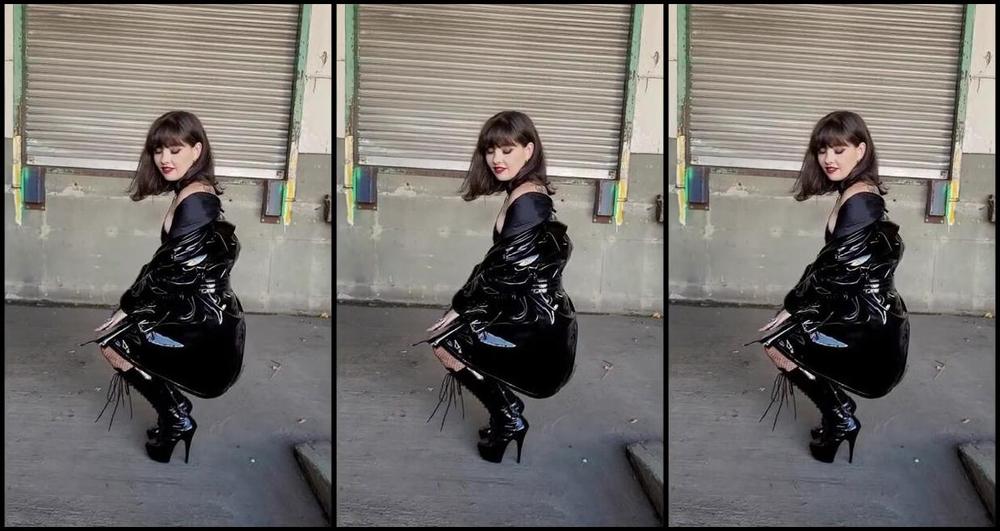 Sophie X Elodie Nicknamed Sophie X Elodie 02 08 2024 Onlyfans Video In Meinem Latexbody Und Pvc Mantel