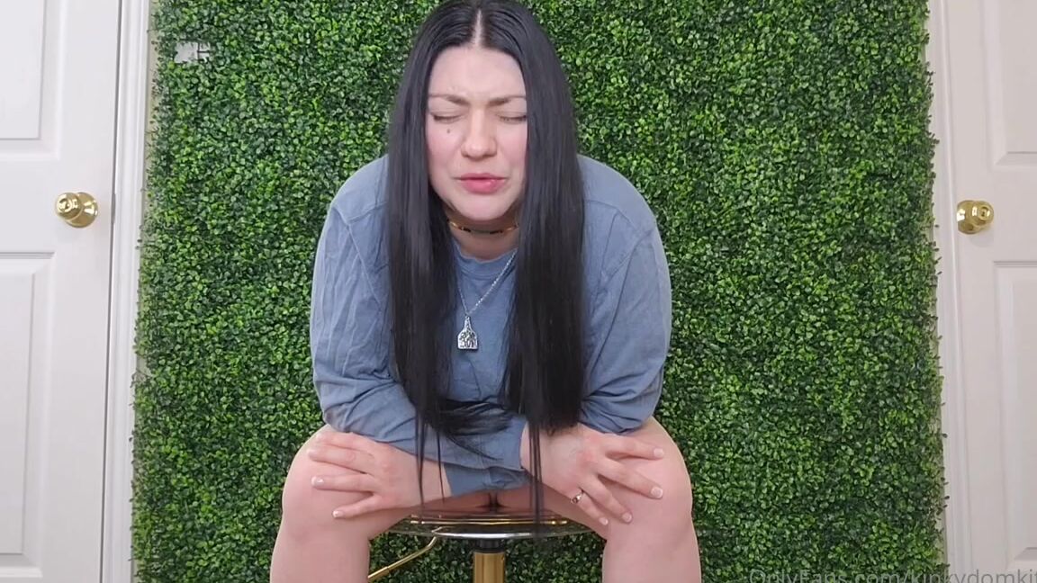 Giantessjulia Nicknamed Kinkydomkitty91 02 03 2025 Onlyfans Video Non Giantess Facial Expression Bubbly Wet Farts That Damn Smell Got Me Tho