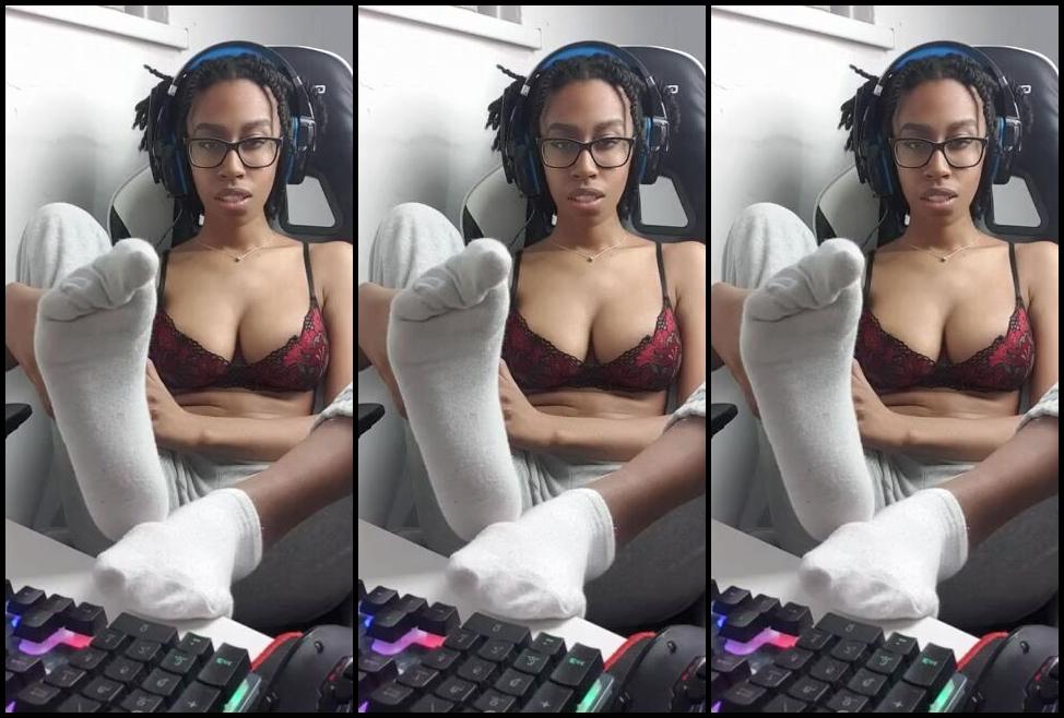 Ceceprincesstoes Nicknamed Cecesprincesstoes 04 15 2021 Onlyfans Video Here Is A 4Min Sock Removal Video For My Loyal Foot Bois Watch Me Slowly Take