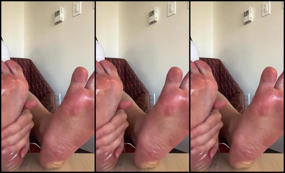 Melaaniexo Nicknamed Littlemelaniexo 05 04 2025 Onlyfans Video Getting Oily In The Study Room