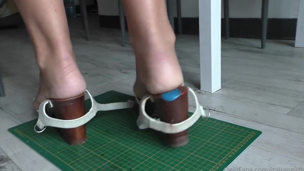 Italian Girlfriend Nicknamed Italiangirlfriend 09 15 2022 Onlyfans Video Another Inshoe Clayman Crush