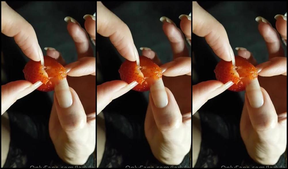 Lady Left Nicknamed Ladyleft 10 02 2020 Onlyfans Video Happy Fruity Friday Lovelies Sx1F